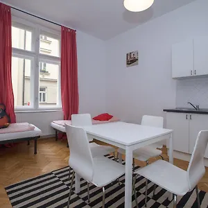 https://sleep-easy-hostel-prague.praguehotelsweb.com